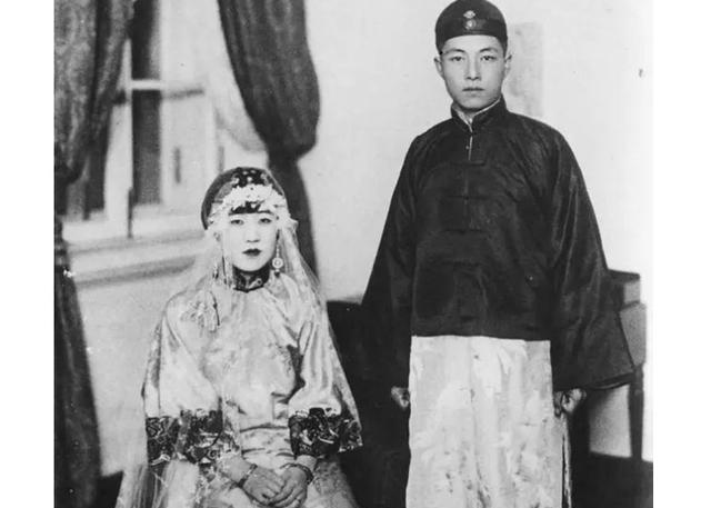 川岛芳子和末代皇帝溥仪是什么关系?