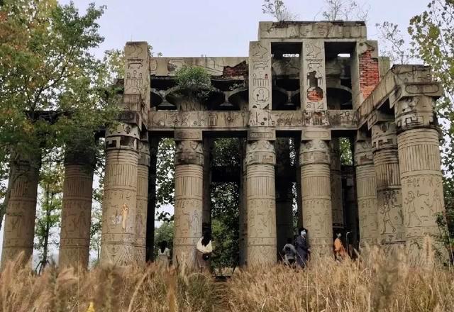 湖北一废弃建筑,因年代造成神秘感,置身仿佛异度空间