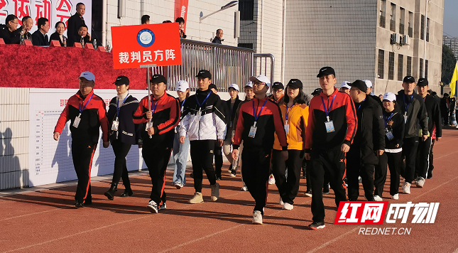 组图邵阳工业学校举行秋季运动会开幕式学生入场表演超燃