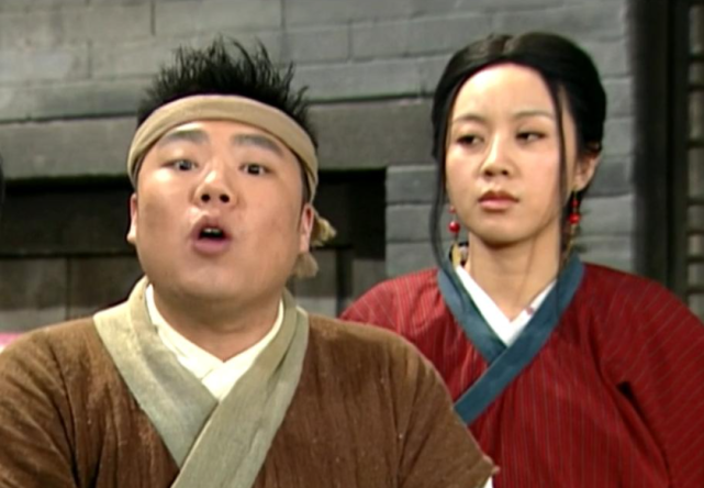 与白展堂相反,饰演李大嘴的姜超,在《武林外传》开拍前,尚敬给了姜超