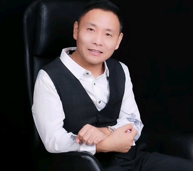 祁隆停播原因曝光:徒弟小阿青拉黑师娘乐凡,引发网暴和团队内讧