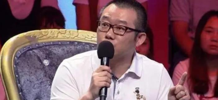 也让他比同龄孩子多了几分成熟,或许正是这种矛盾的婚姻关系让涂磊对
