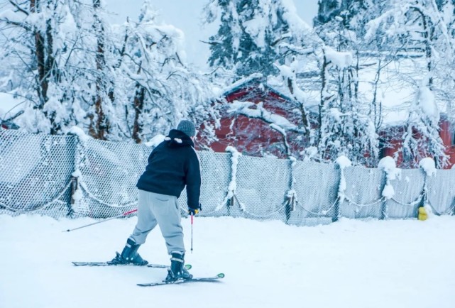 此外,峨眉山滑雪场也入围热门滑雪度假区.