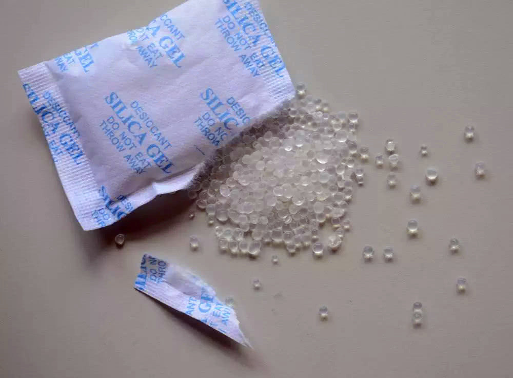 干燥剂遇水会爆炸?食品干燥剂爆炸,导致孩子眼球被溶化是真的吗?