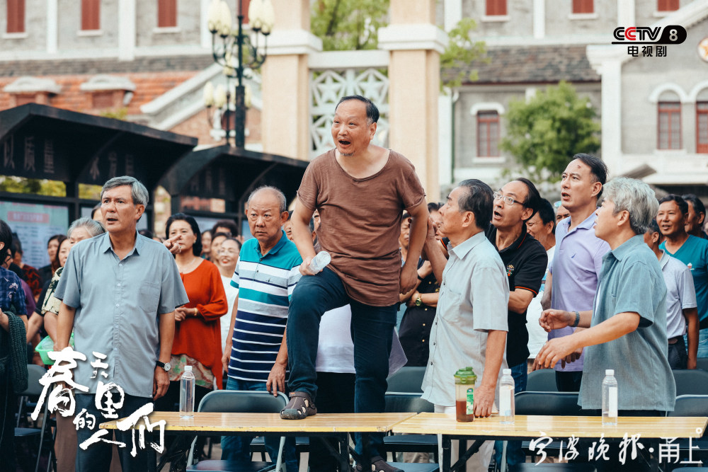 电视剧《春天里的人们》以宁波"小巷总理"俞复玲的先进事迹为素材