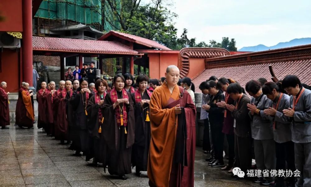 2021年11月6-7日,福安种德寺举行正授沙弥尼戒,式叉尼戒仪式,并由佛愿