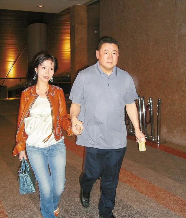 问刘銮雄讨2亿分手费无名分为6旬富豪生子王颖妤真是傻白甜