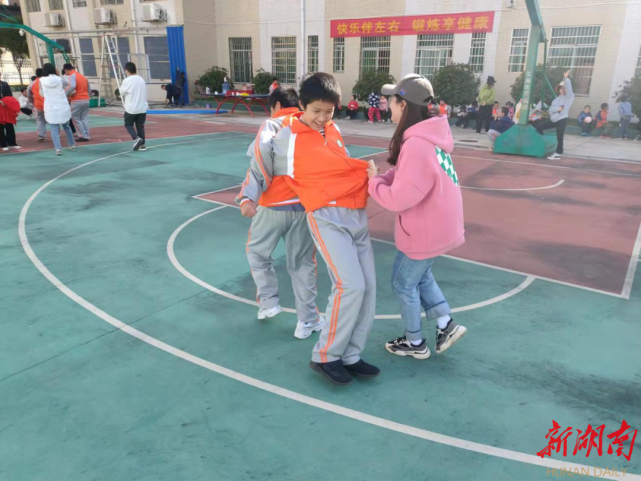 此次运动会分为学生组和教师组2个组别,全校110名学生,38名教师参加