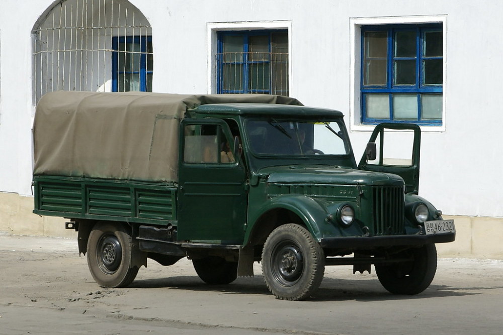 19>朝鲜胜利5吨卡车; 仿制中国重汽豪沃l2.
