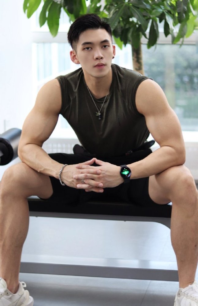 知名健身达人高级贴身私教颜值赛过明星八块腹肌身材好到爆