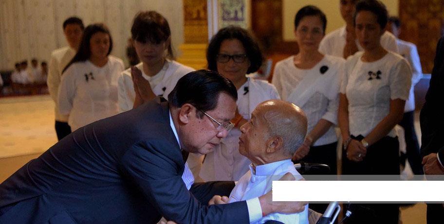 所以莫尼列太后没有亲孙子,可是她对西哈努克国王的孙子有如亲孙子