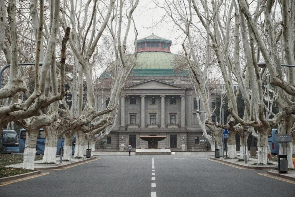 东南大学在南京有三个主校区:四牌楼校区,在南京市玄武区新街口附近