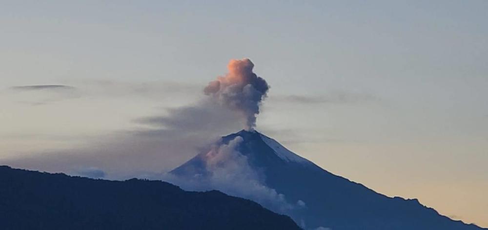 厄瓜多尔桑盖火山喷发,火山灰或影响多省