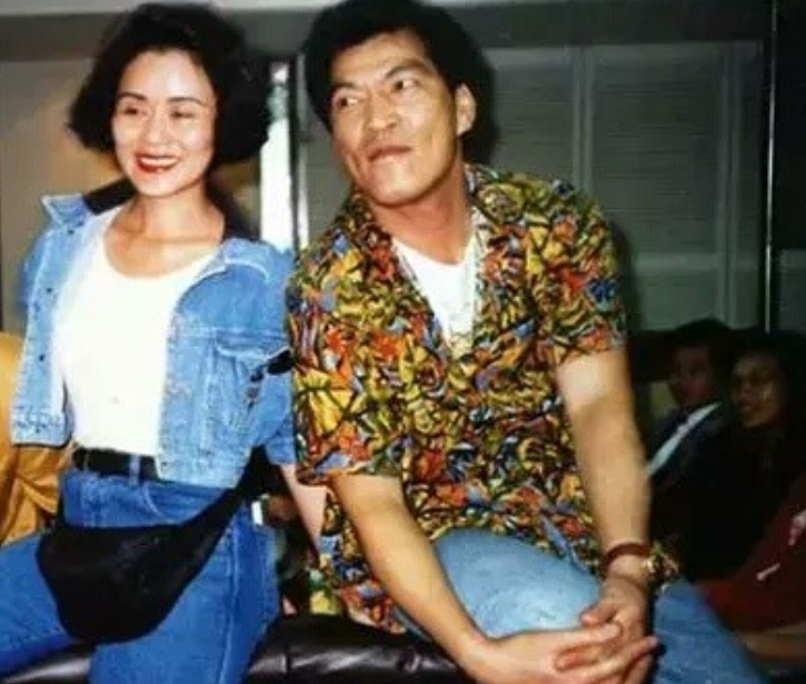 成奎安的日子也逐渐滋润起来,还娶了第一个妻子冯月华.