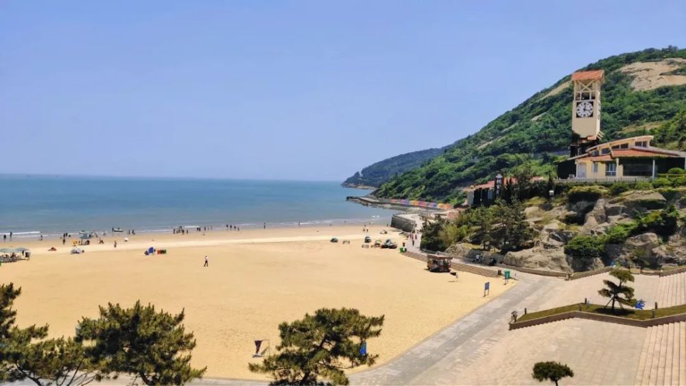 海滨浴场-大沙湾西汉琅琊界碑位于连云港市连云区东连岛北面.