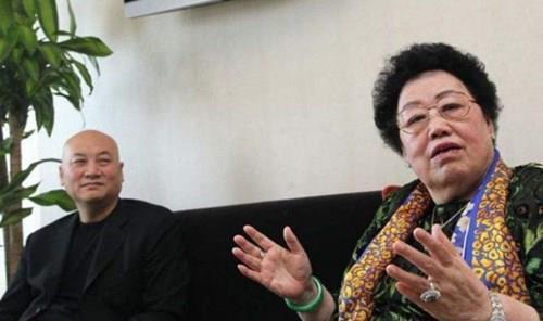 迟重瑞和女首富陈丽华相守30年,看似风光,但家中规矩却让人紧张!