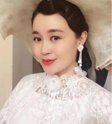 也给他自己带来了不少麻烦,比如说赵本山的女徒弟中高明娥,孙丽荣