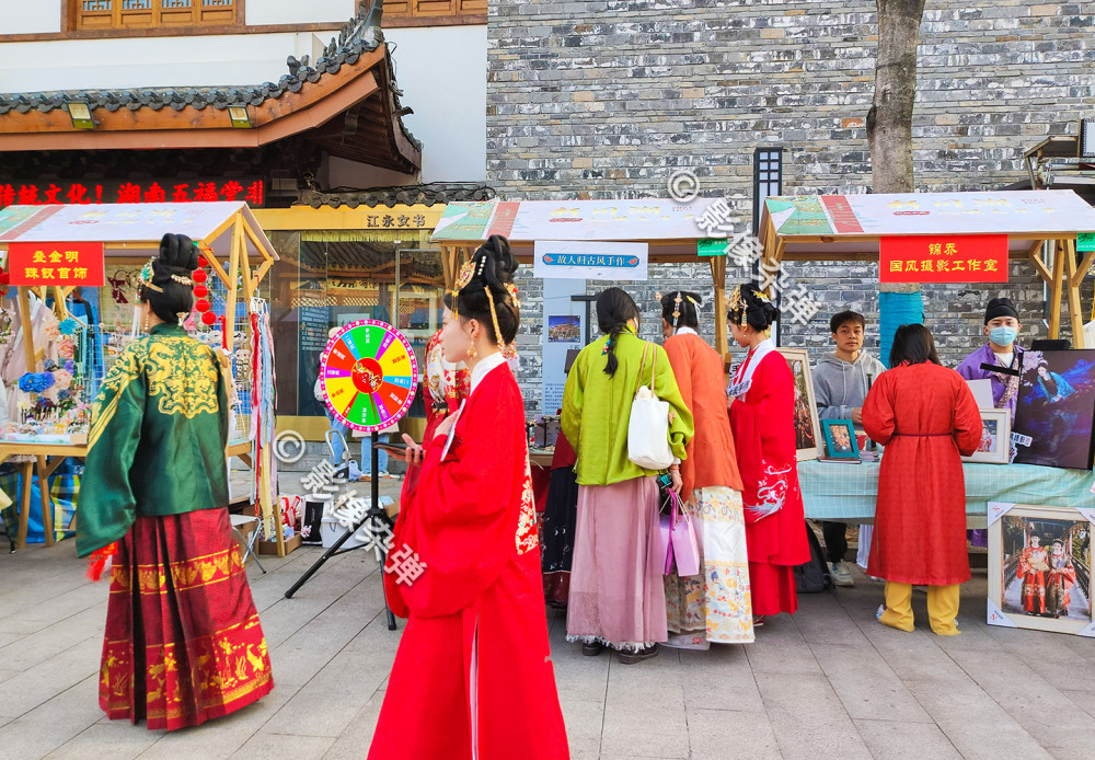 长沙洋湖水街新国潮汉服文化节,现场好多汉服小姐姐,太美了