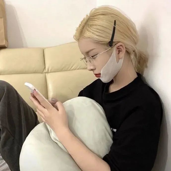 调皮女生头像