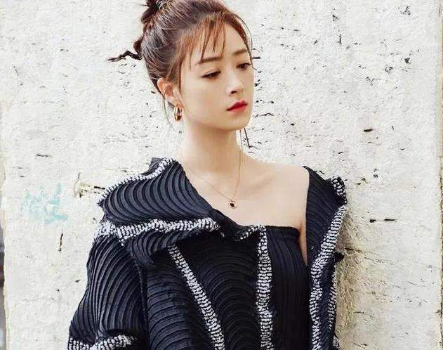 她是那种肉肉的美女,蒋欣的脸绝对是一等一的高级.