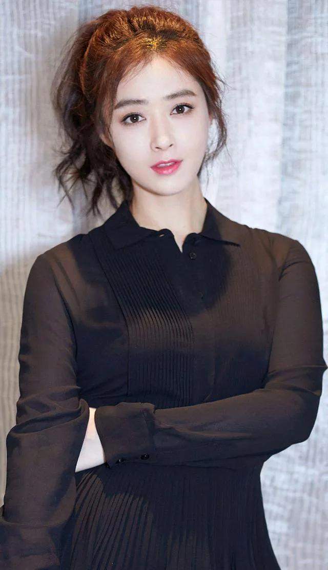 她是那种肉肉的美女,蒋欣的脸绝对是一等一的高级.