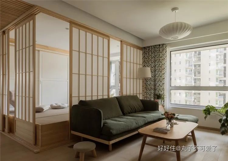 画风治愈榻榻米与客厅联动家具多了竟然更宽敞了