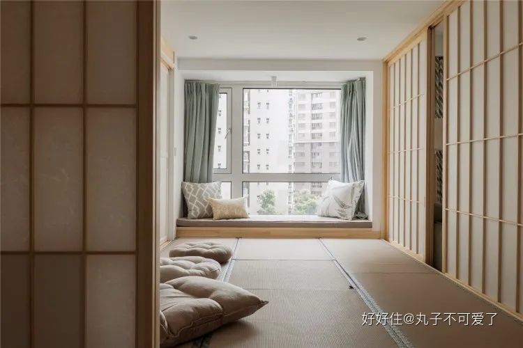 画风治愈榻榻米与客厅联动家具多了竟然更宽敞了