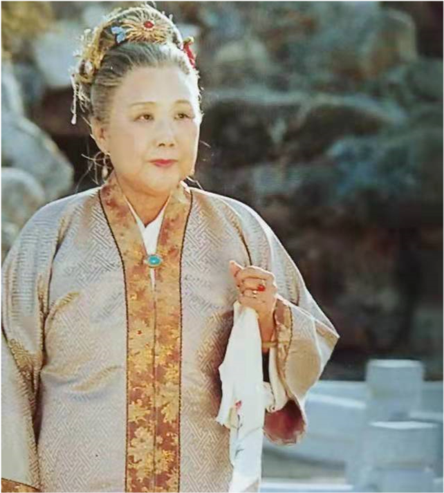 《红楼梦》中贾琏夫妇为何偷偷借当贾母体己?仅仅因为