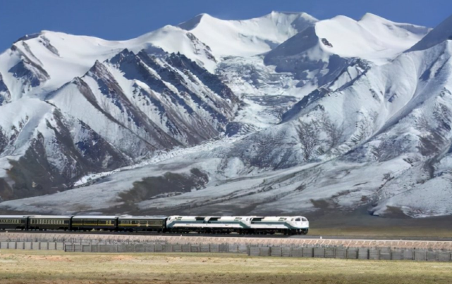 要建中尼铁路,必须挖穿喜马拉雅山!中国4300吨盾构机有多牛?