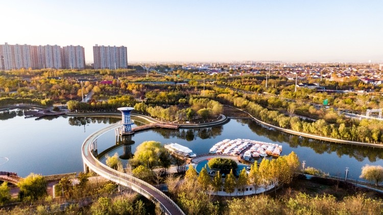 2021年11月12日拍摄的石家庄市环城水系泊水公园(栾城区).