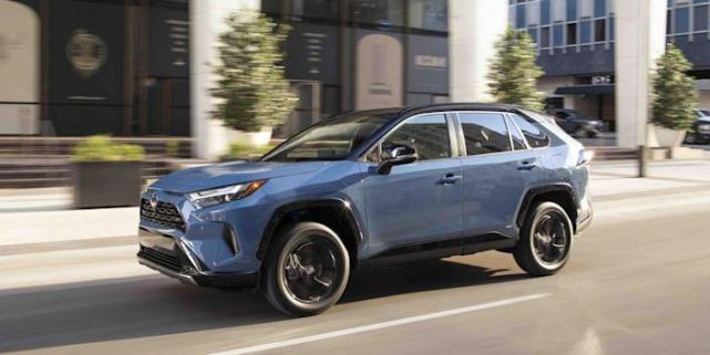 2022年丰田rav4配备全新时尚大灯,新se混合动力装饰