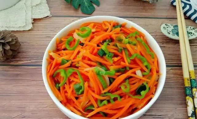 胡萝卜这种做法太下饭,成本几块钱,爽口开胃,上桌全家