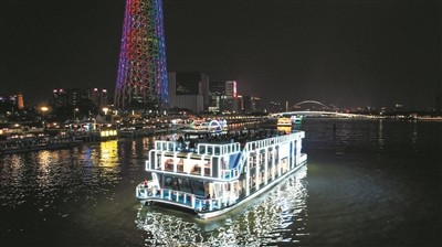 广州日报全媒体记者全杰 摄近日,纯电动游船"珠江公主号"迎来首航,一