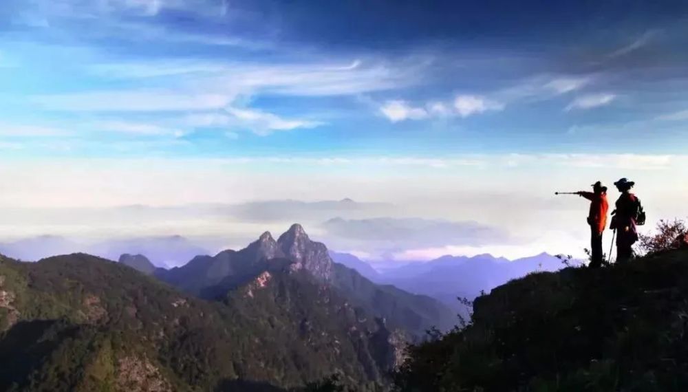 一望千里那些山巅才有的风景线这个季节安排上