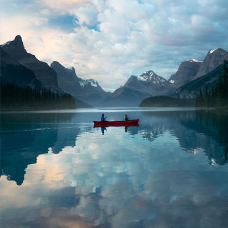 湖上泛舟的唯美意境图片素材关于湖水海水近景图片