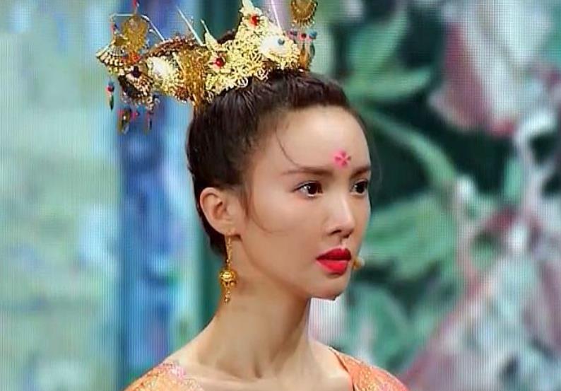 金晨的脸,究竟是从什么时候开始变的?