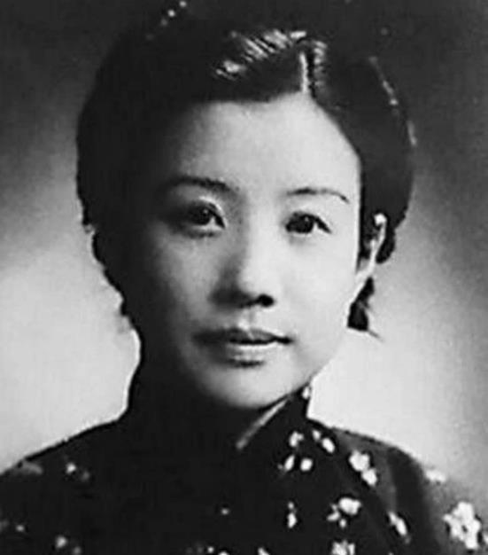 53岁黄金荣老牛吃嫩草,逼婚23岁露兰春,露兰春开出了