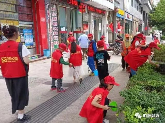 安然公益联合会有注册志愿者420余名,志愿服务队57支.