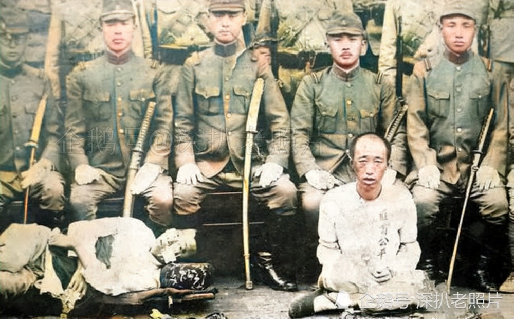 老照片南京大屠杀中的女日本鬼子美军正在给小鬼子补枪