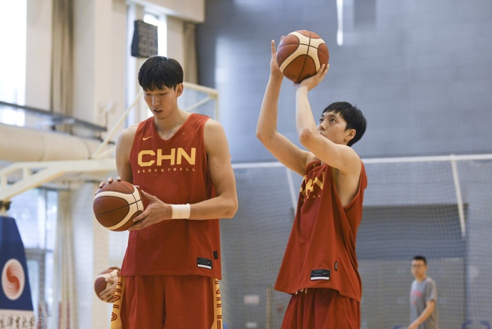 胡明轩本赛季的表现比较低迷,投篮命中仅有34.