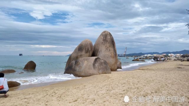原来真有天涯海角,海水澄碧,风光旖旎,美不胜收