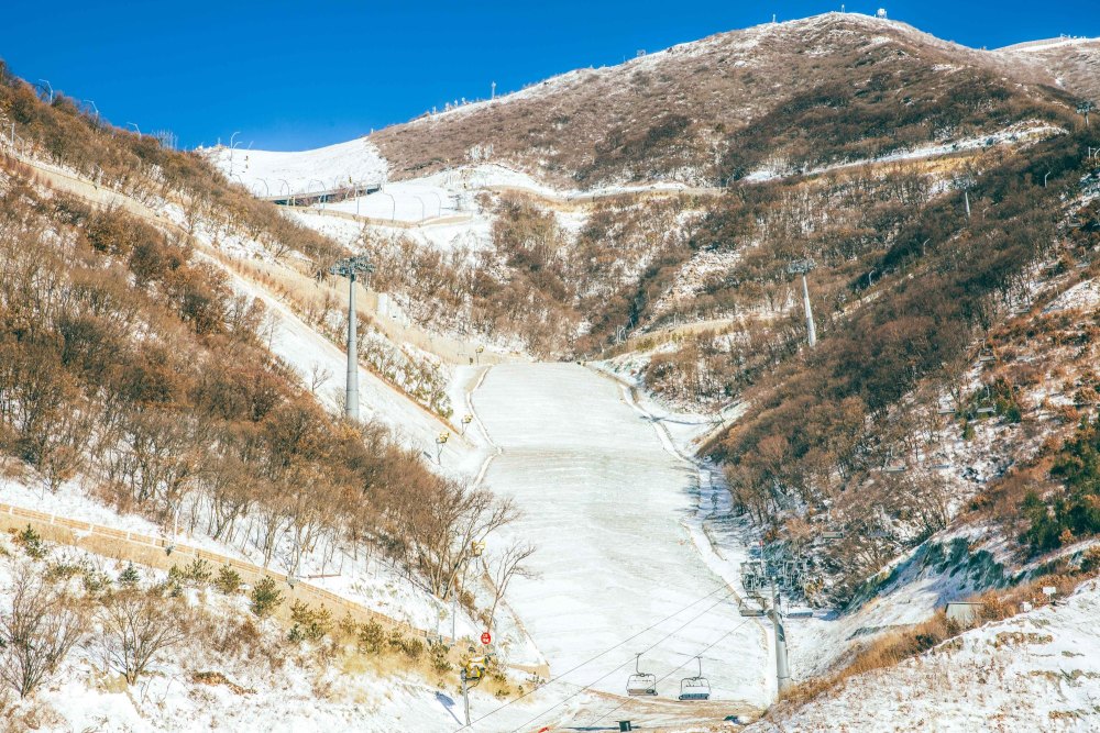 2022年北京冬奥会高山滑雪比赛在延庆赛区"雪飞燕"国家高山滑雪中心