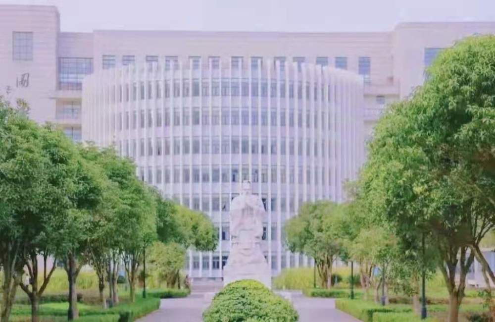 韵味十足的常青校区,美轮美奂的金银湖校区,武汉轻工大学的校园风光