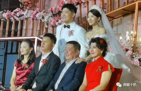 2021年6月,林傲霏与妻子徐梦迪举办了一场盛大的婚礼.