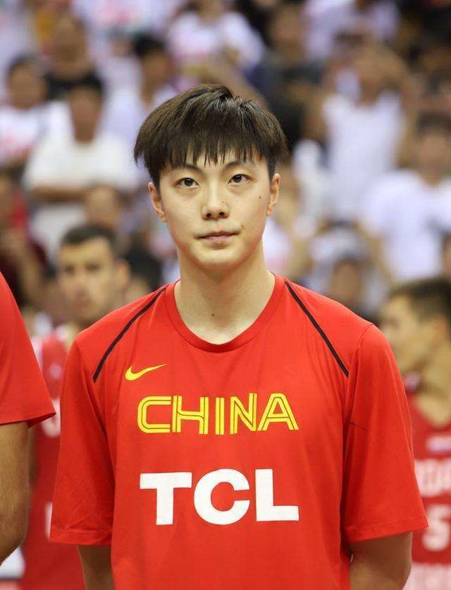 胡明轩意外落选男篮集训,或因签约阿迪被封杀,杜锋官网正式回应