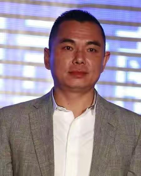 破产被李湘甩后,"富豪"李厚霖为何要遁入空门?