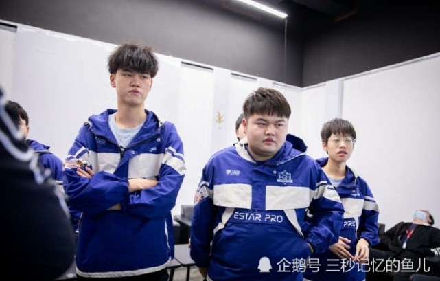 对战武汉estar时,就如xyg教练所言一样,打得很爽,虽然输了,但是能够