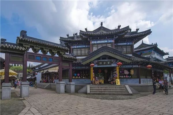 湖光十色优美无比,是江苏一处非常有名的旅游景点,让您领略到江南的