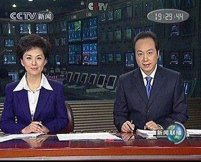 央视著名主持人海霞,嫁大11岁清华教授,结婚20年幸福如初