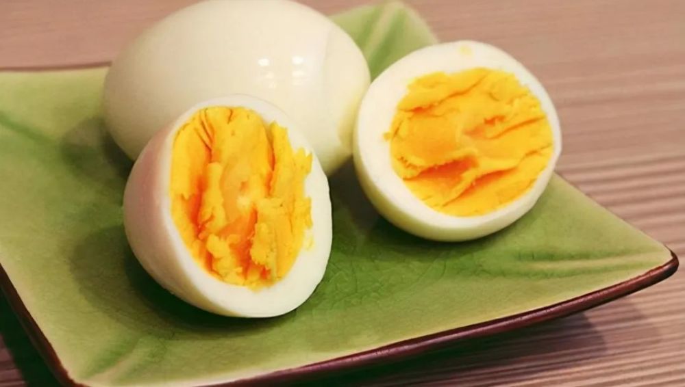 水煮鸡蛋,牢记不要冷水下锅!教你水煮蛋正确做法,蛋壳一碰就掉!
